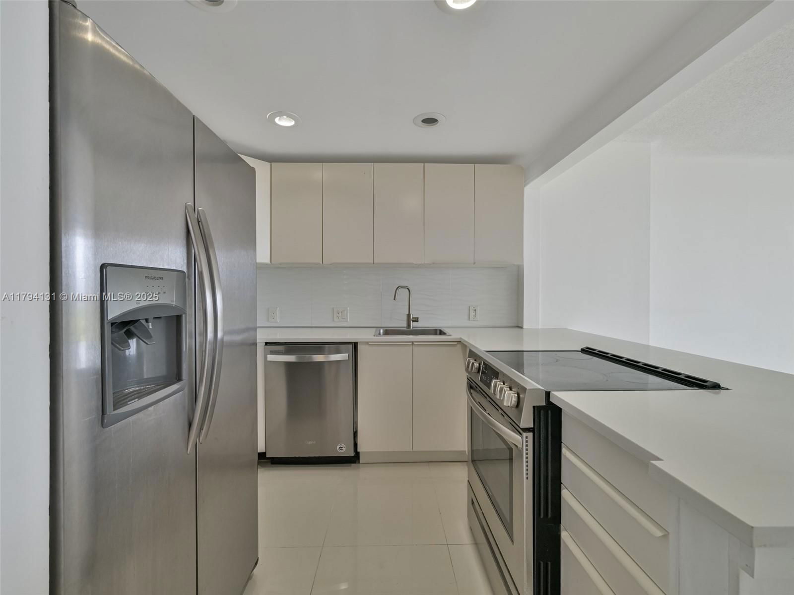 Real estate property located at 20301 Country Club Dr #1927, Miami-dade, Coronado Condo- Tower Ii, Aventura, FL