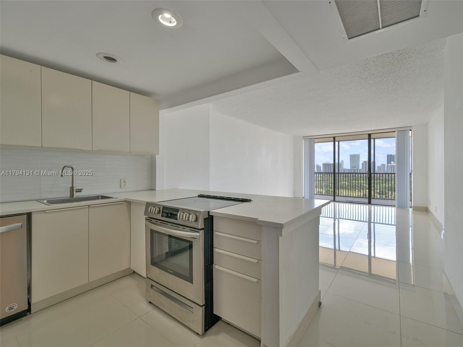 Real estate property located at 20301 Country Club Dr #1927, Miami-dade, Coronado Condo- Tower Ii, Aventura, FL
