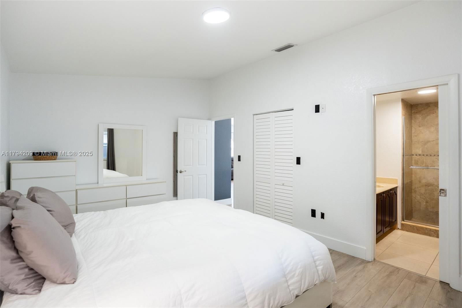 Real estate property located at 3355 68th St #150, Miami-dade, Los Palacios Condo, Hialeah, FL