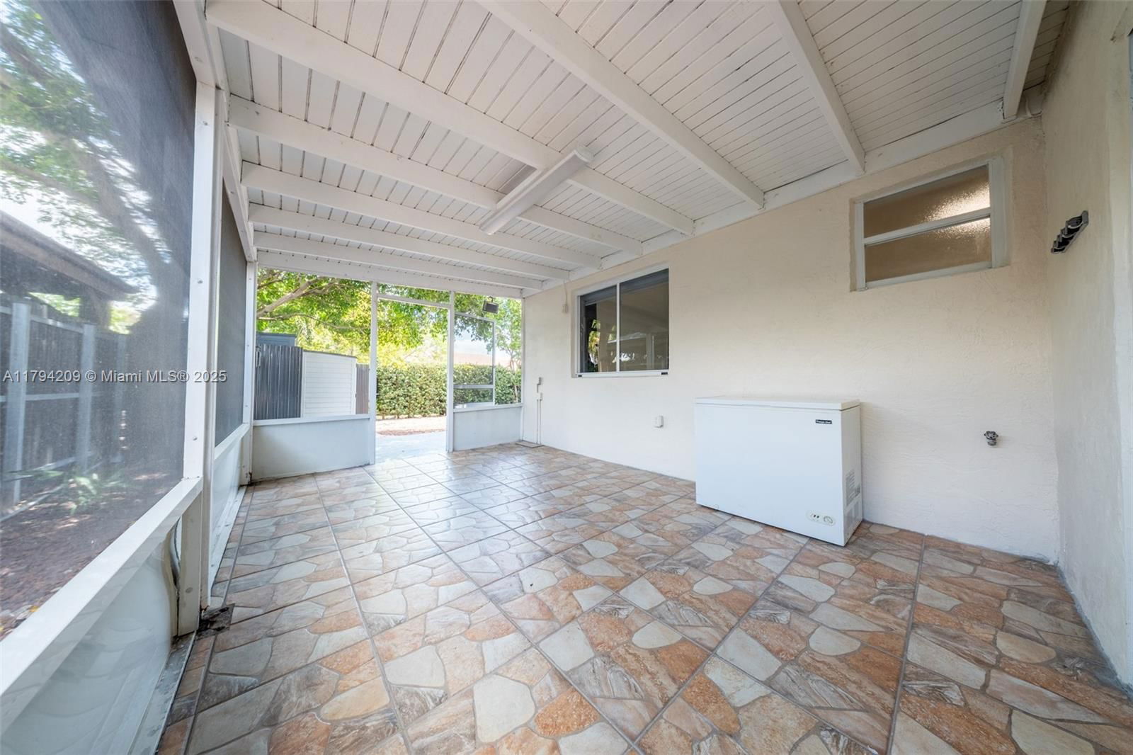 Real estate property located at 3355 68th St #150, Miami-dade, Los Palacios Condo, Hialeah, FL
