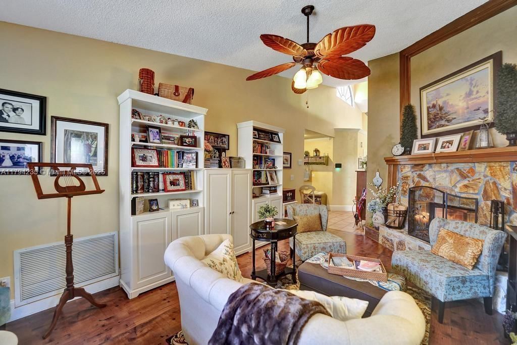 Real estate property located at 9682 Ridgecrest Ct, Broward, Forest Ridge Single Famil, Davie, FL