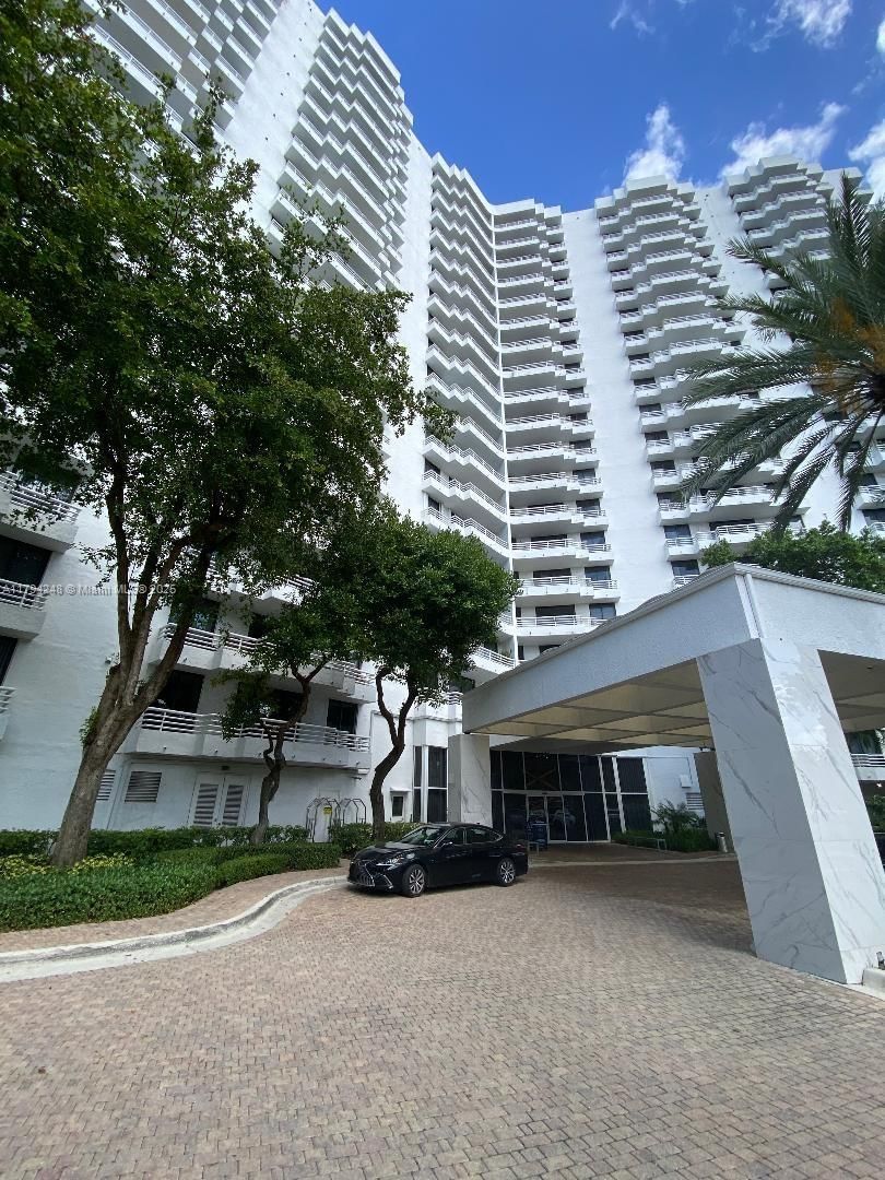 Real estate property located at 3300 192nd St #612, Miami-dade, Parc Central Aventura Eas, Aventura, FL