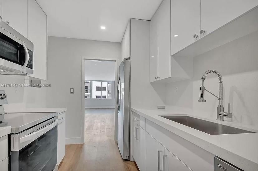 Real estate property located at 5401 Collins Ave #411, Miami-dade, The Carriage House Condo, Miami Beach, FL