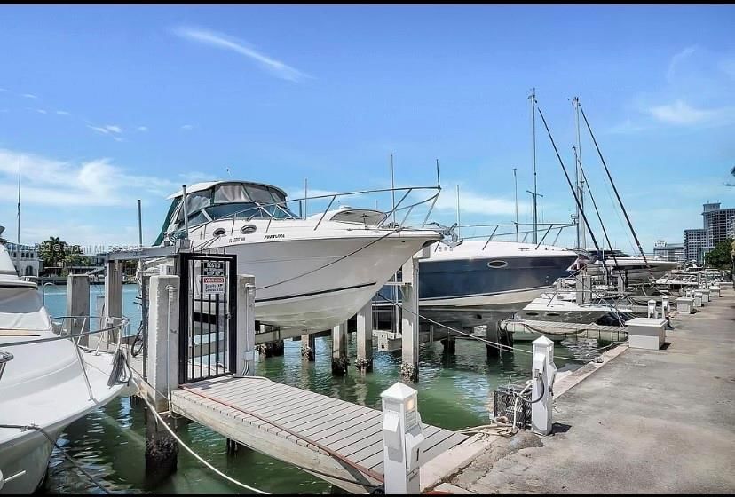Real estate property located at 5401 Collins Ave #411, Miami-dade, The Carriage House Condo, Miami Beach, FL
