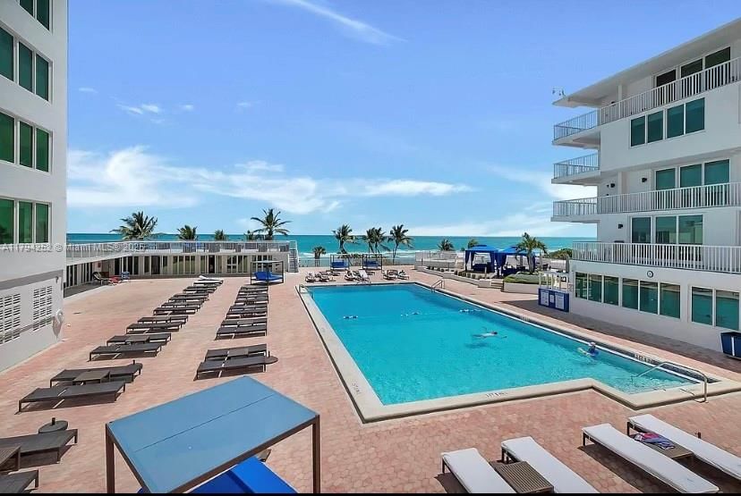 Real estate property located at 5401 Collins Ave #411, Miami-dade, The Carriage House Condo, Miami Beach, FL