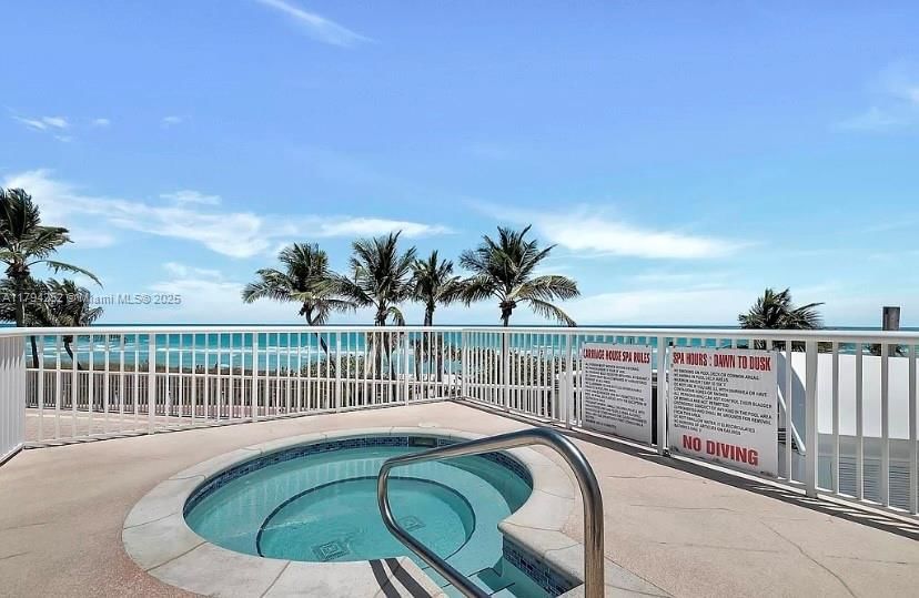 Real estate property located at 5401 Collins Ave #411, Miami-dade, The Carriage House Condo, Miami Beach, FL