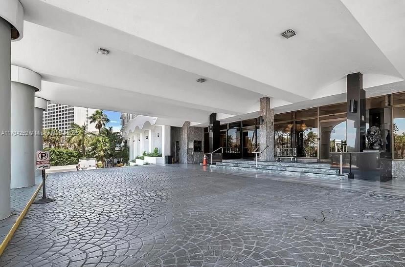 Real estate property located at 5401 Collins Ave #411, Miami-dade, The Carriage House Condo, Miami Beach, FL