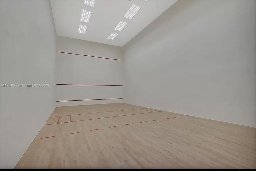 Real estate property located at 5401 Collins Ave #411, Miami-dade, The Carriage House Condo, Miami Beach, FL
