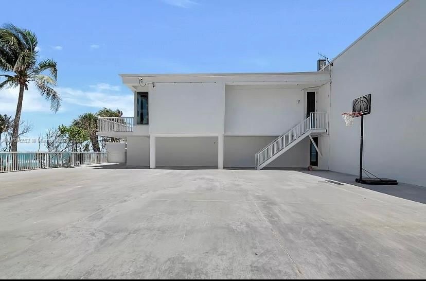 Real estate property located at 5401 Collins Ave #411, Miami-dade, The Carriage House Condo, Miami Beach, FL