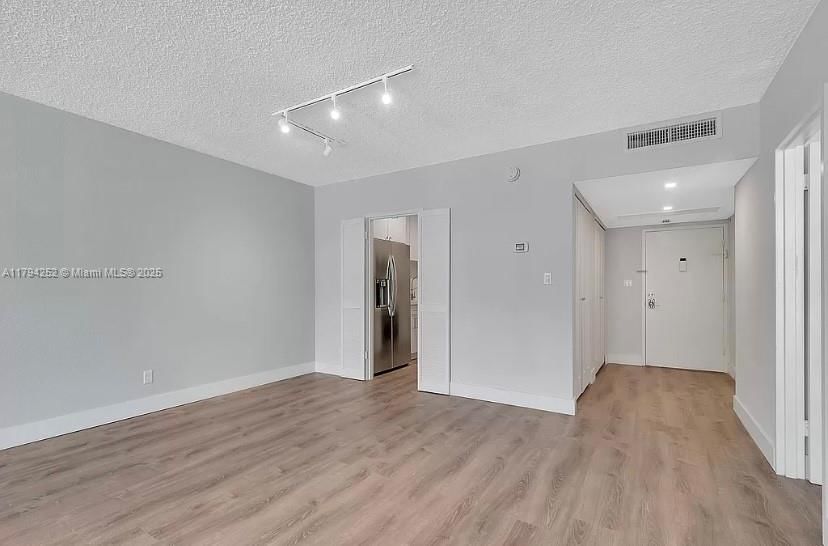 Real estate property located at 5401 Collins Ave #411, Miami-dade, The Carriage House Condo, Miami Beach, FL