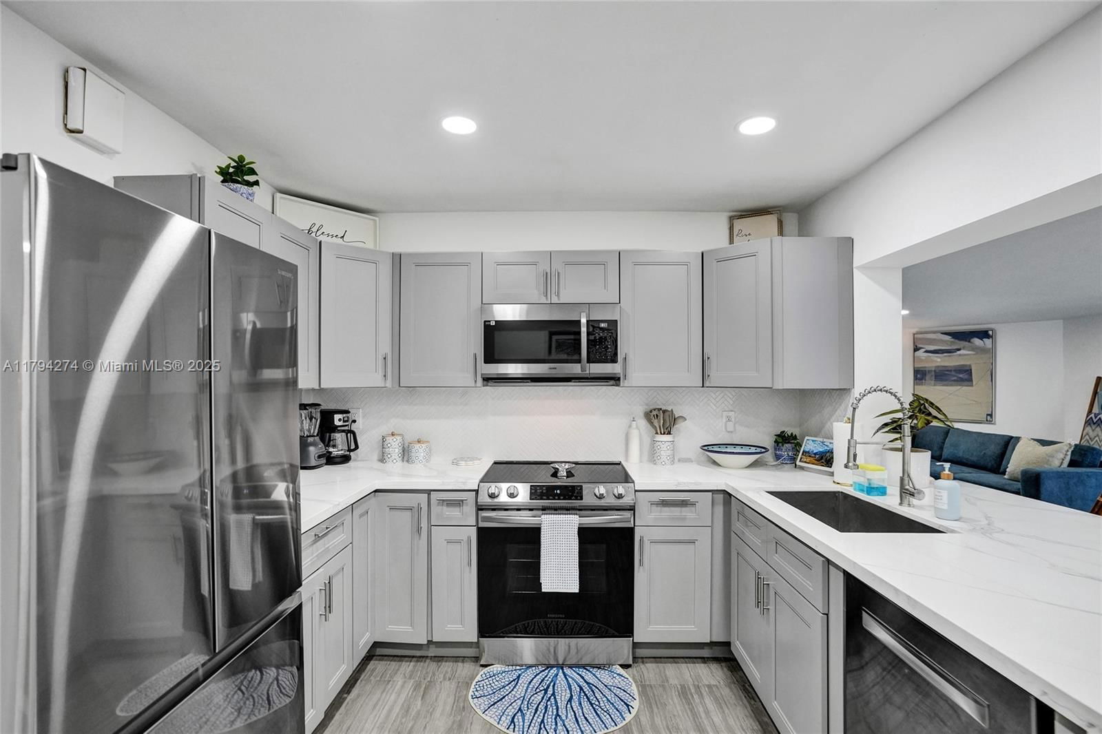 Real estate property located at 3295 6th Ave, Broward, Lloyd Estates, Oakland Park, FL