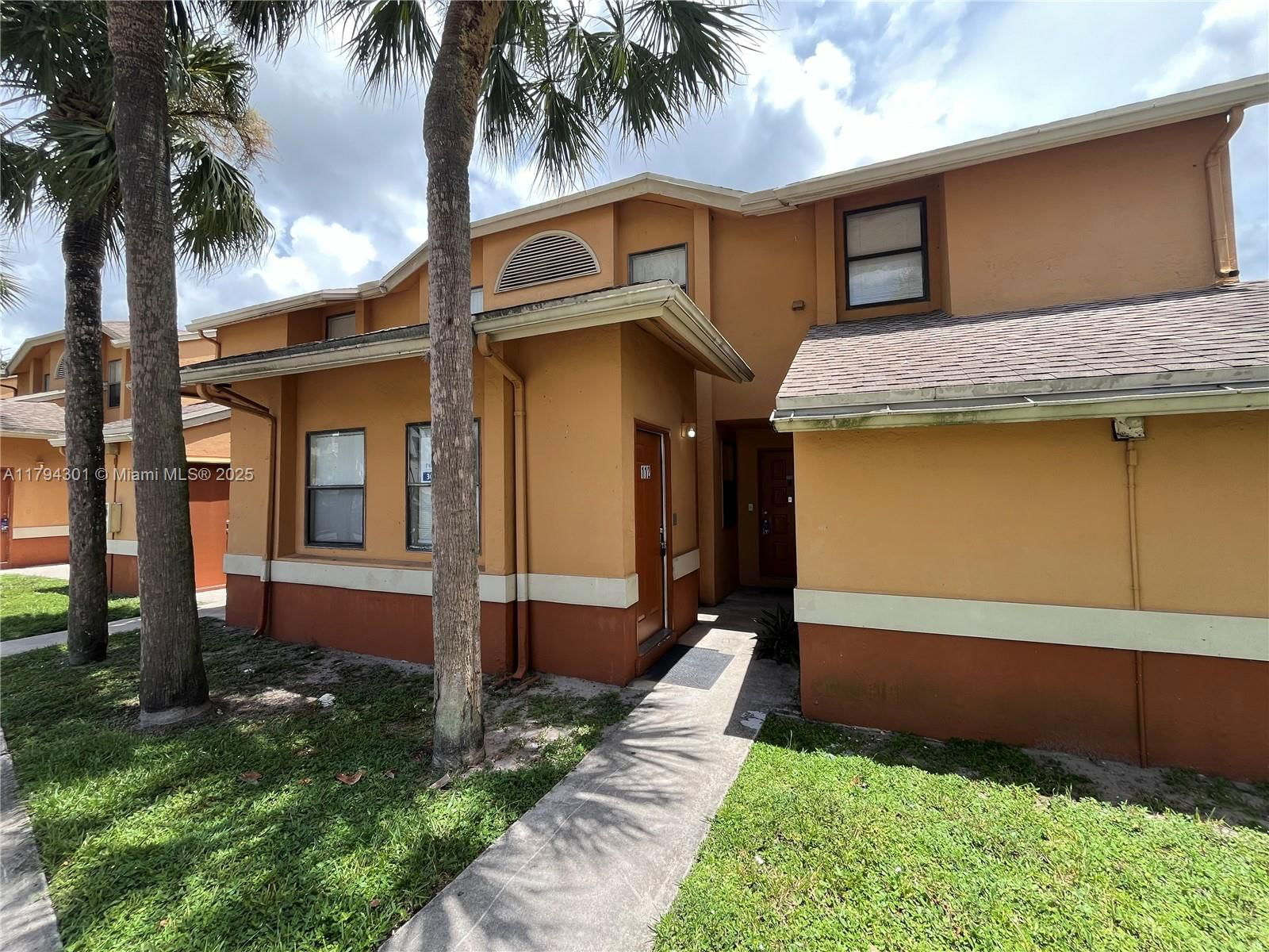 Real estate property located at 2511 56th Ave #12-25, Broward, Circle Villas (the) Condo, Lauderhill, FL
