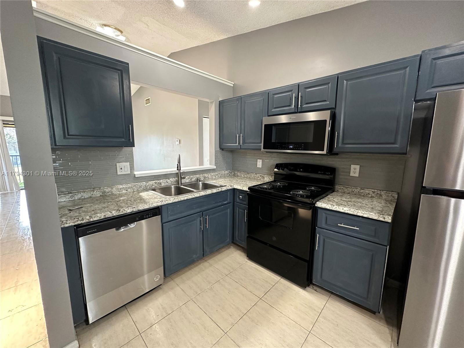 Real estate property located at 2511 56th Ave #12-25, Broward, Circle Villas (the) Condo, Lauderhill, FL