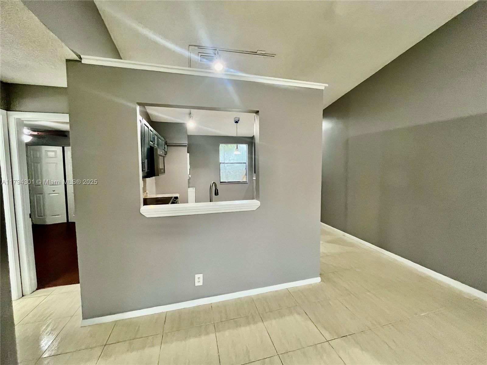 Real estate property located at 2511 56th Ave #12-25, Broward, Circle Villas (the) Condo, Lauderhill, FL