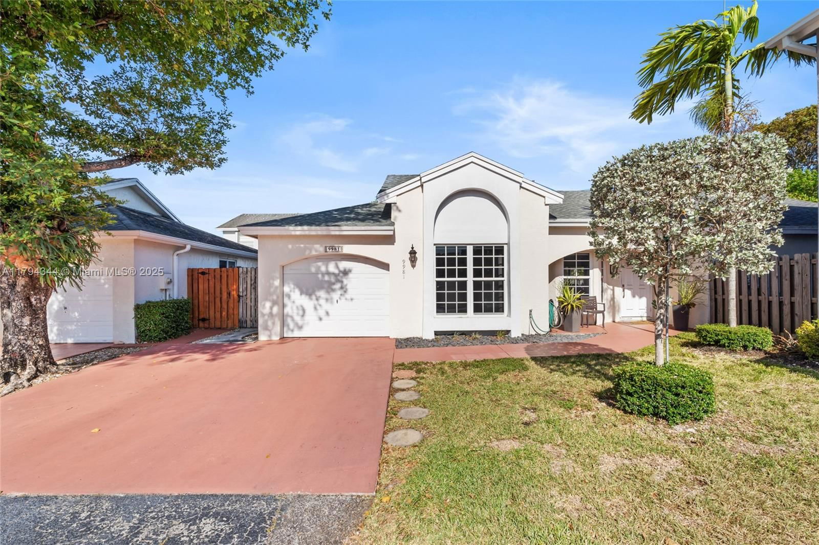 Real estate property located at 9981 51st Ln, Miami-dade, Doral Lakes, Doral, FL