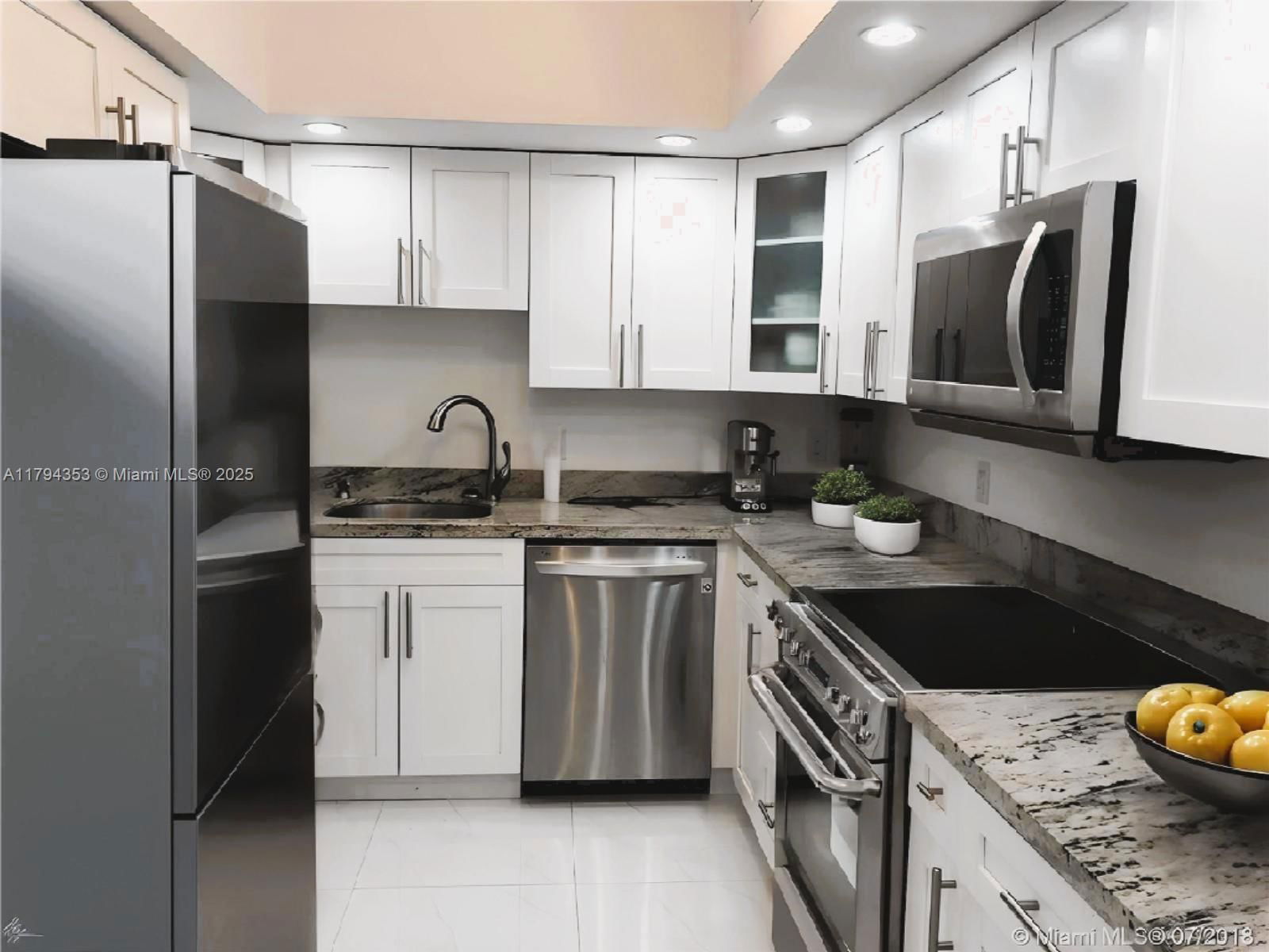 Real estate property located at 5600 Collins Ave #7V, Miami-dade, 5600 Condo, Miami Beach, FL