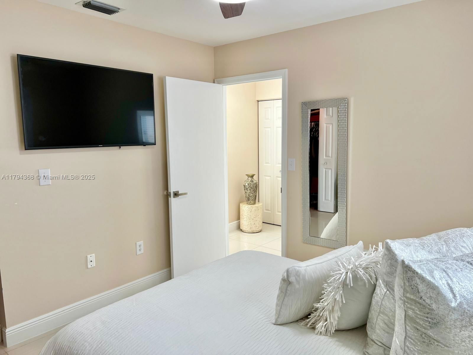 Real estate property located at 9511 155th Ave, Miami-dade, Highlands At Kendall, Miami, FL