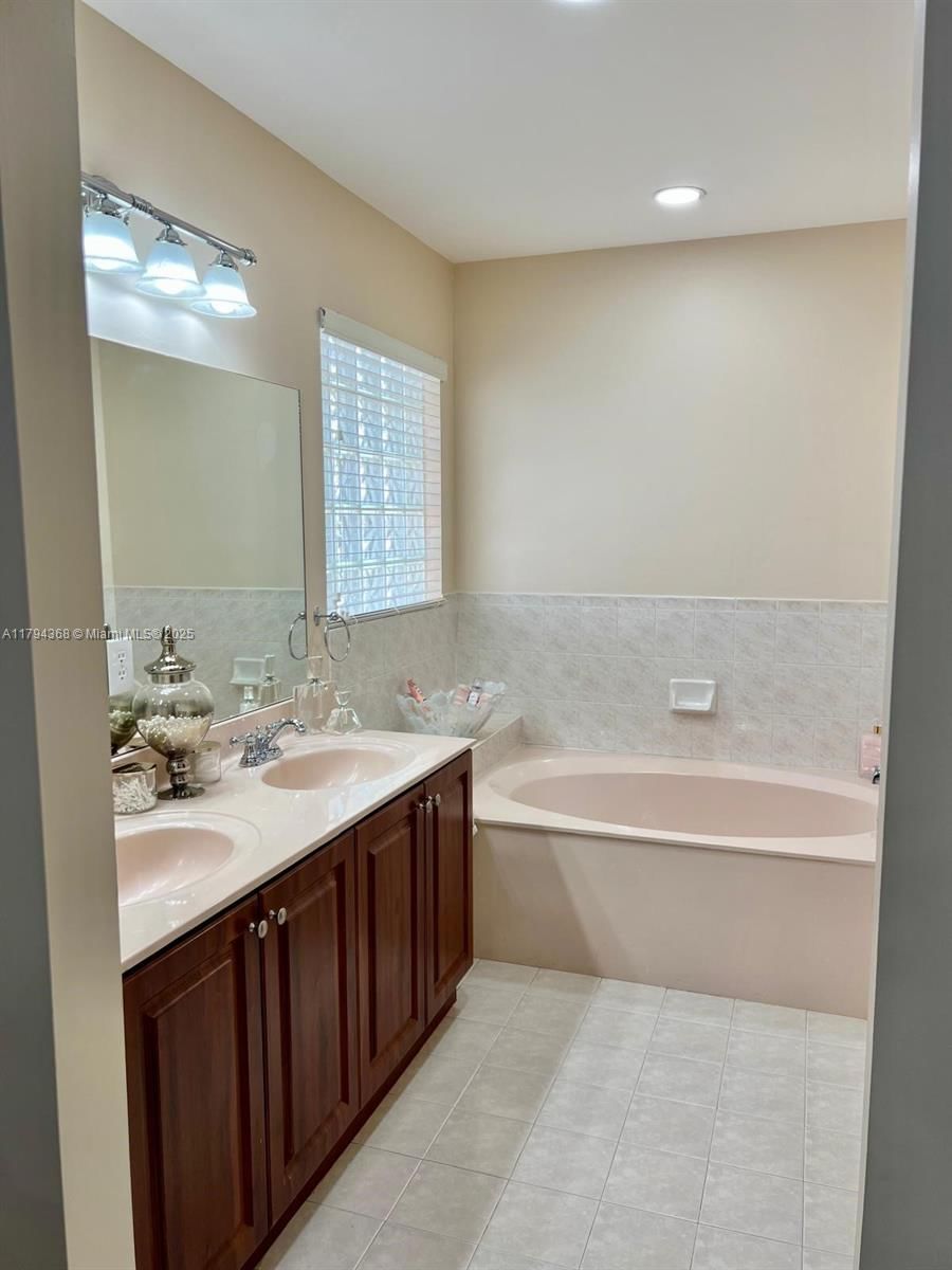 Real estate property located at 9511 155th Ave, Miami-dade, Highlands At Kendall, Miami, FL