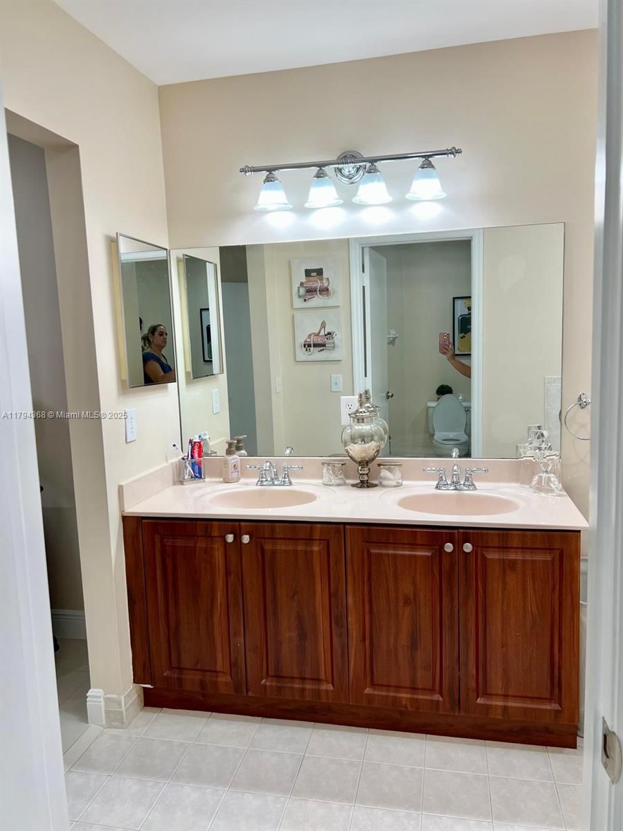 Real estate property located at 9511 155th Ave, Miami-dade, Highlands At Kendall, Miami, FL