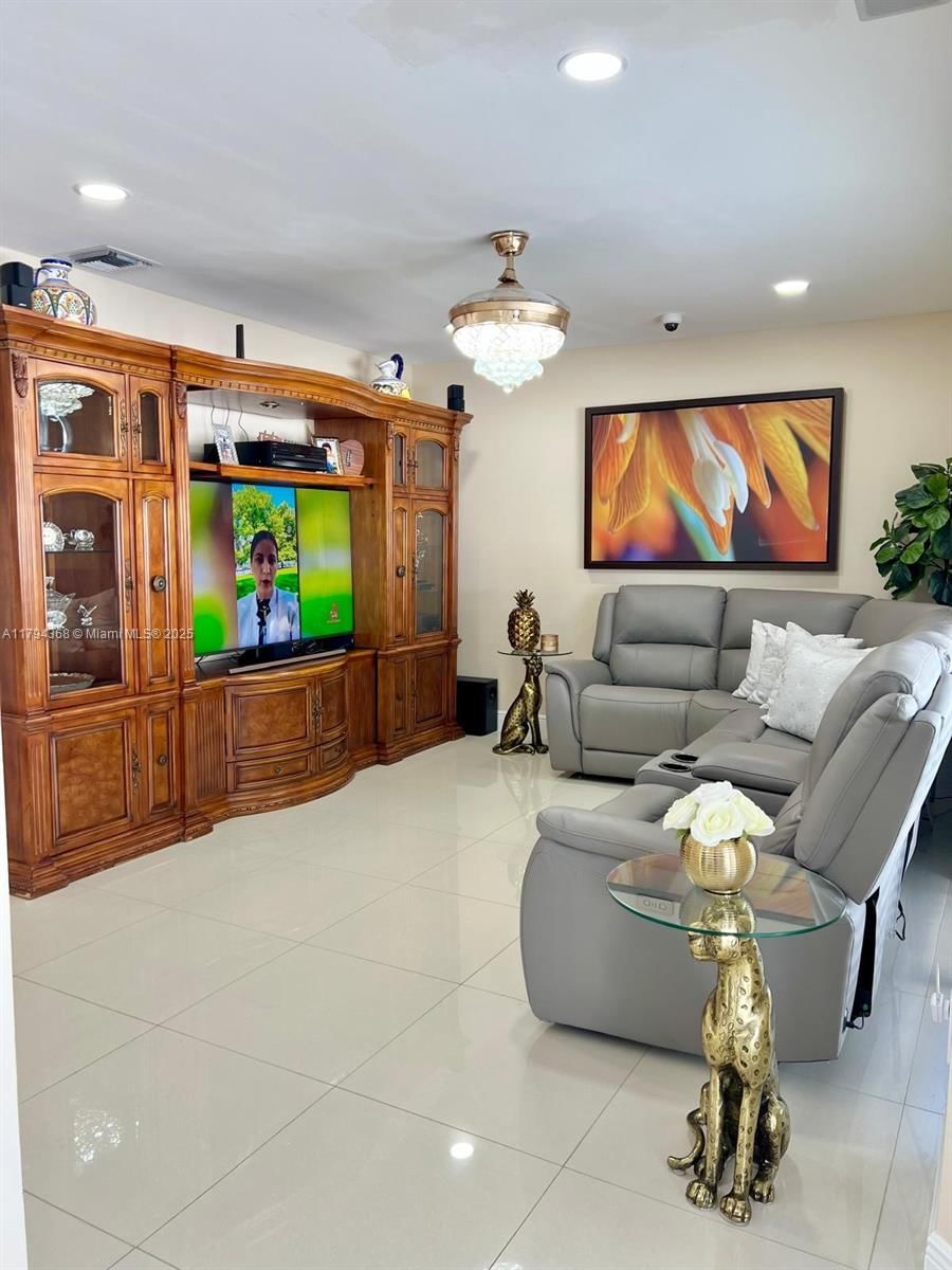 Real estate property located at 9511 155th Ave, Miami-dade, Highlands At Kendall, Miami, FL