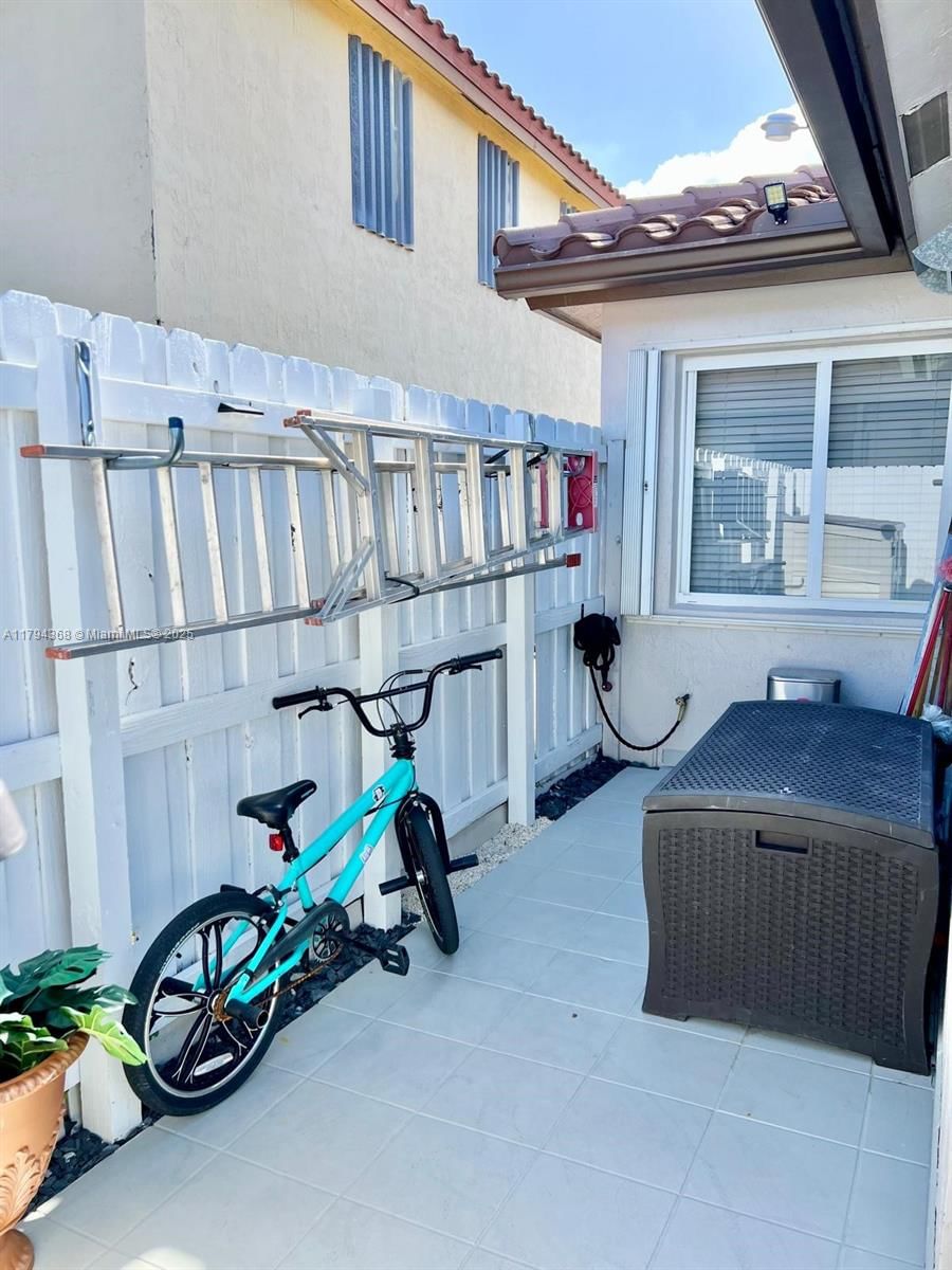 Real estate property located at 9511 155th Ave, Miami-dade, Highlands At Kendall, Miami, FL
