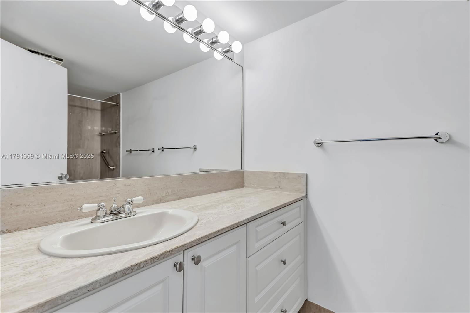 Real estate property located at 1201 Ocean Dr #2107N, Broward, Summit Condo, Hollywood, FL