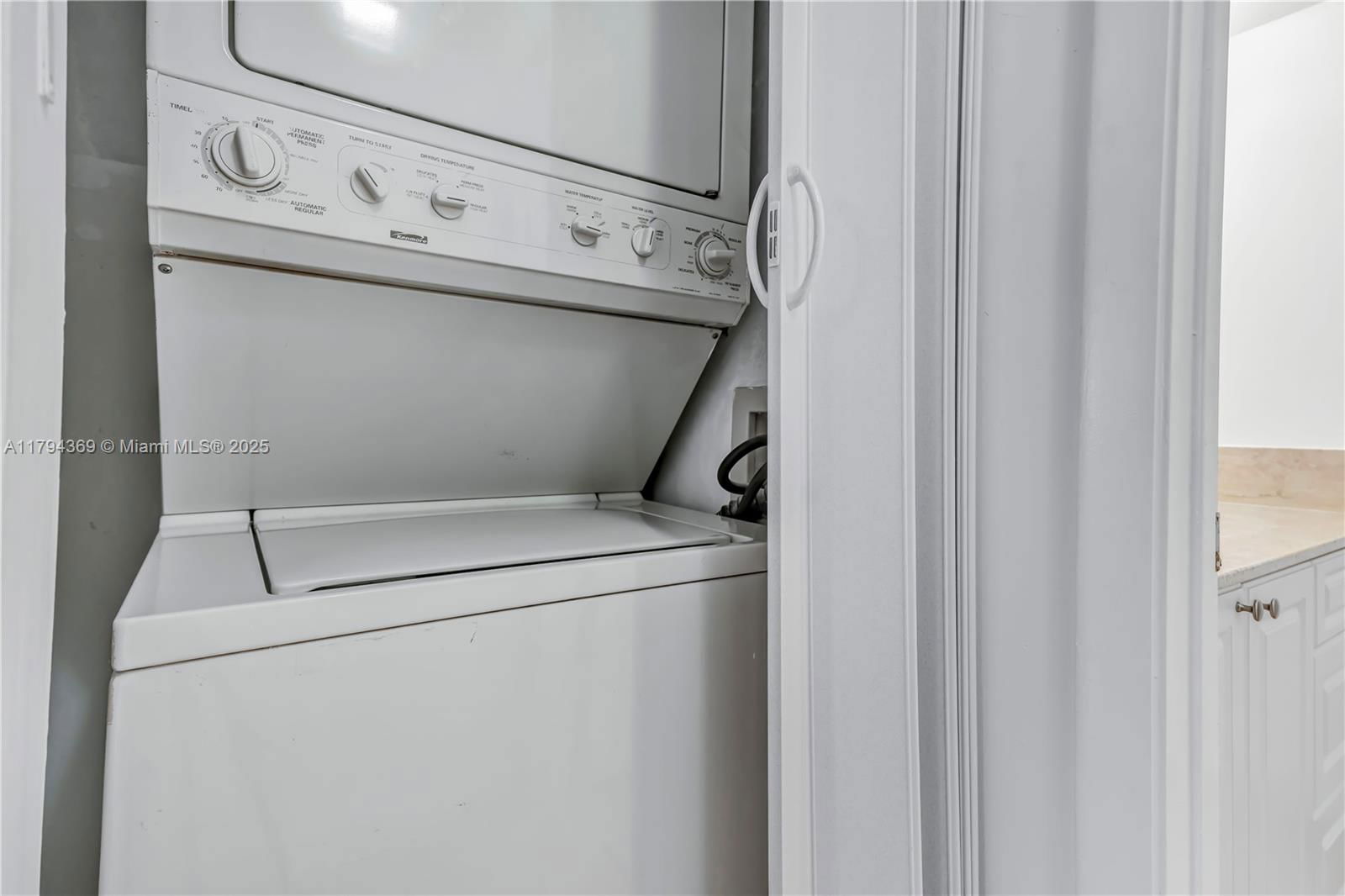 Real estate property located at 1201 Ocean Dr #2107N, Broward, Summit Condo, Hollywood, FL
