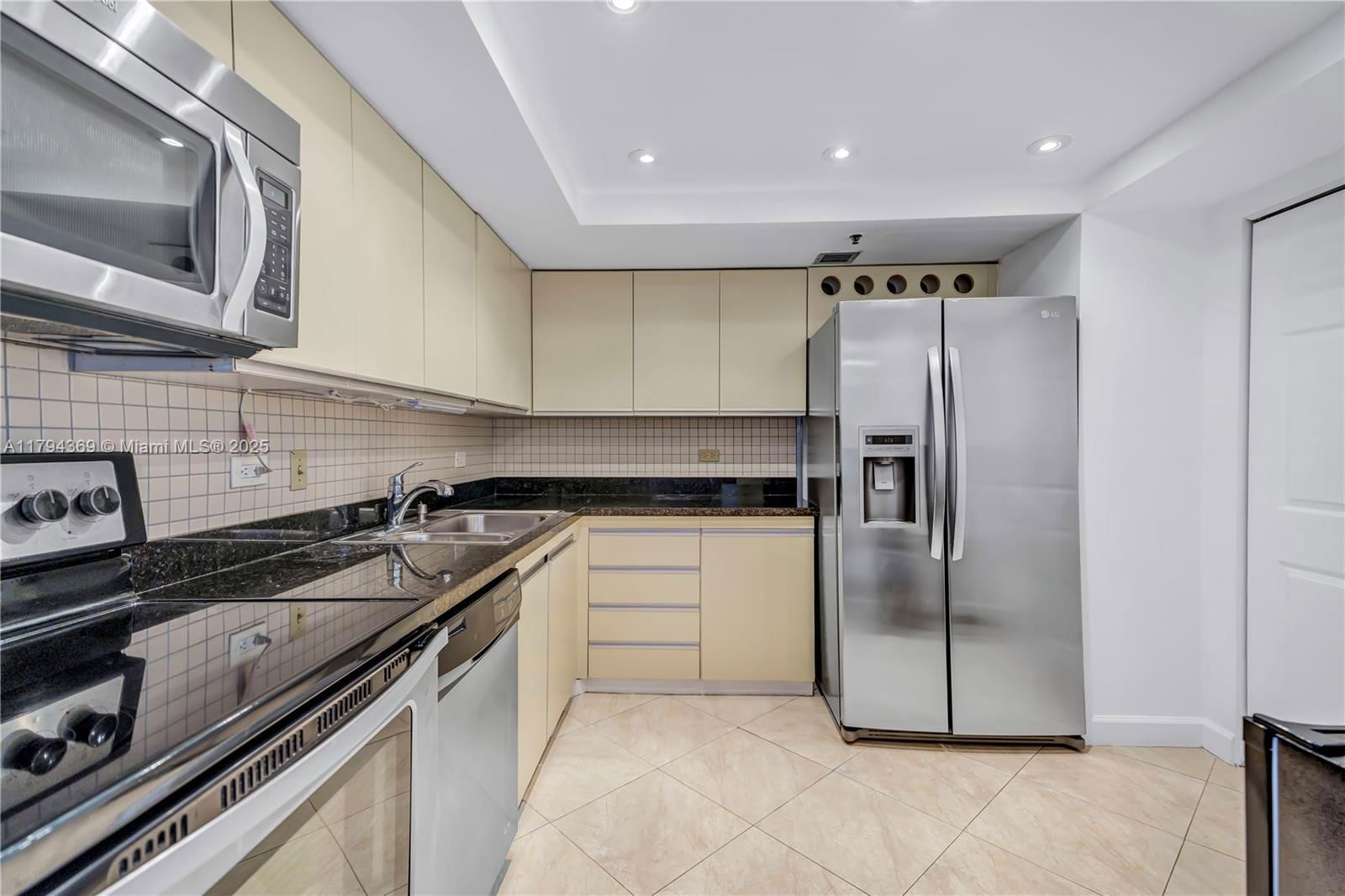 Real estate property located at 1201 Ocean Dr #2107N, Broward, Summit Condo, Hollywood, FL