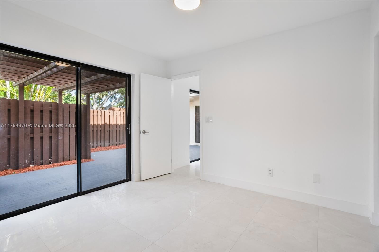 Real estate property located at 853 118th Ter, Broward, Lake Pine Village, Davie, FL