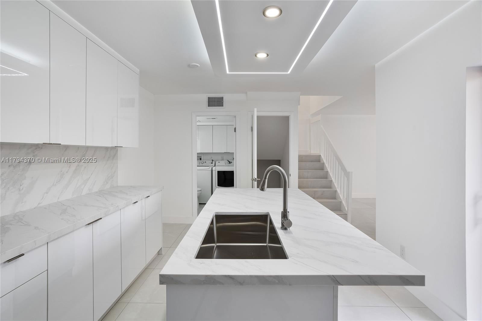 Real estate property located at 853 118th Ter, Broward, Lake Pine Village, Davie, FL