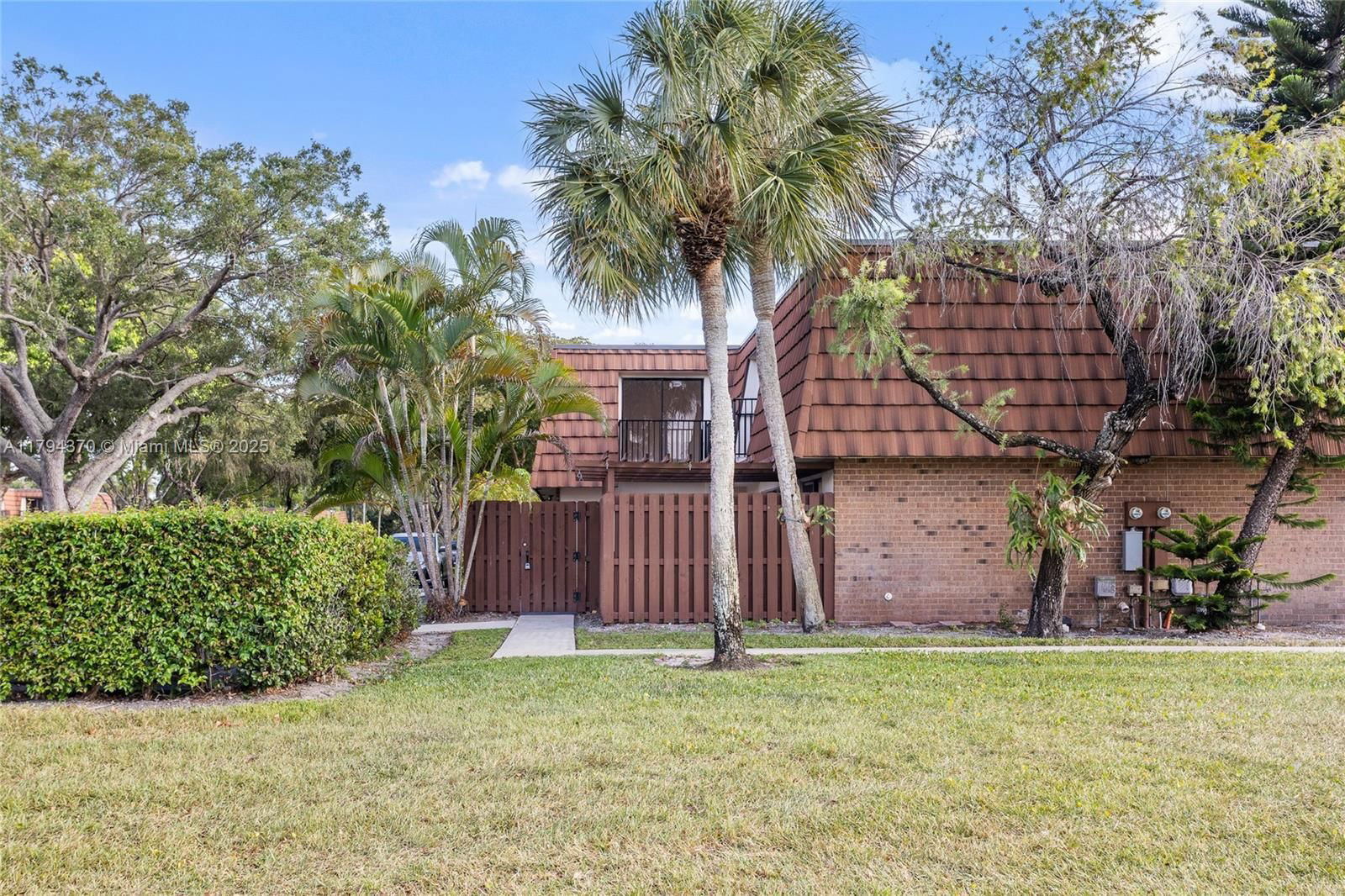 Real estate property located at 853 118th Ter, Broward, Lake Pine Village, Davie, FL