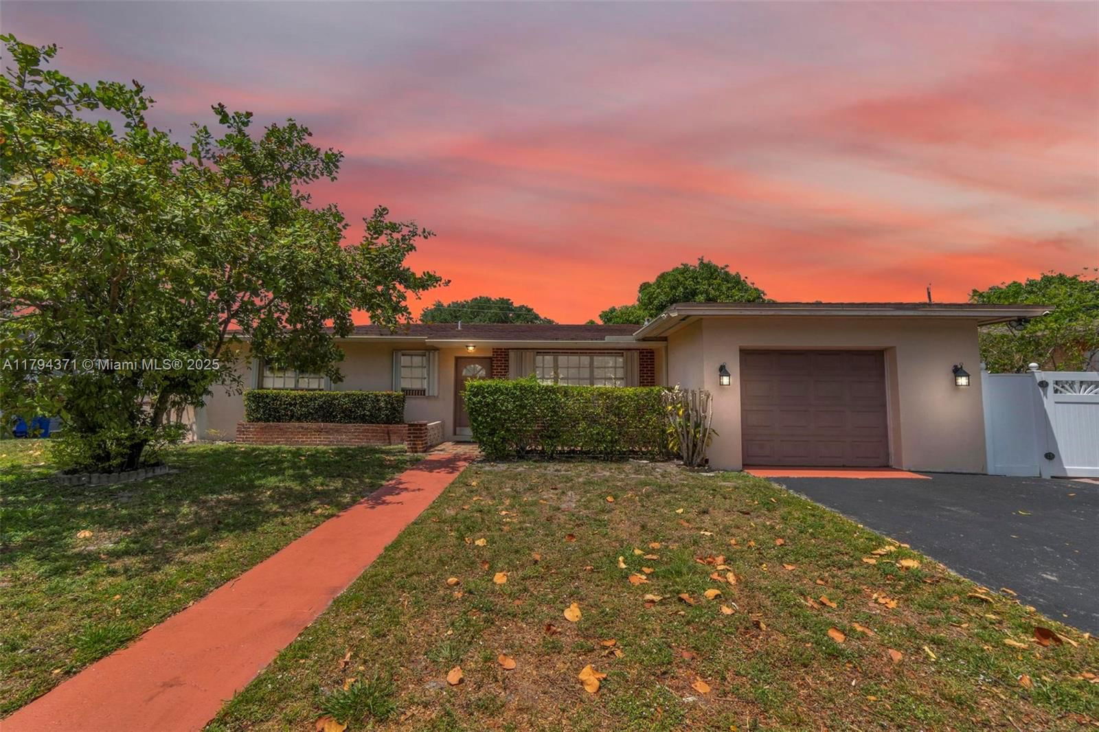 Real estate property located at 700 76th Ave, Broward, Boulevard Heights Sec 11, Pembroke Pines, FL