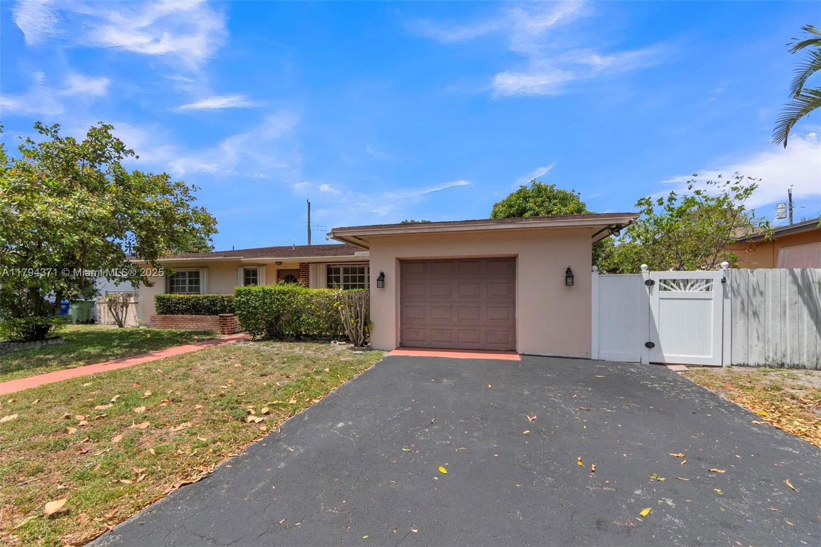 Real estate property located at 700 76th Ave, Broward, Boulevard Heights Sec 11, Pembroke Pines, FL