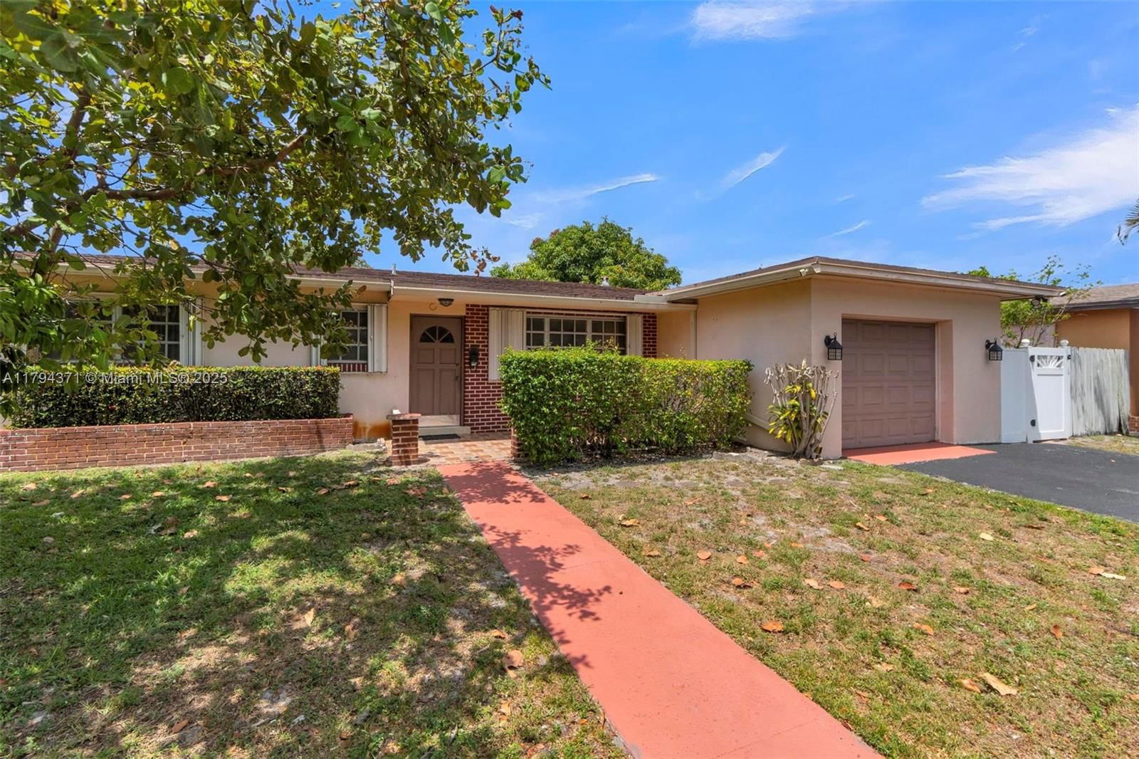 Real estate property located at 700 76th Ave, Broward, Boulevard Heights Sec 11, Pembroke Pines, FL
