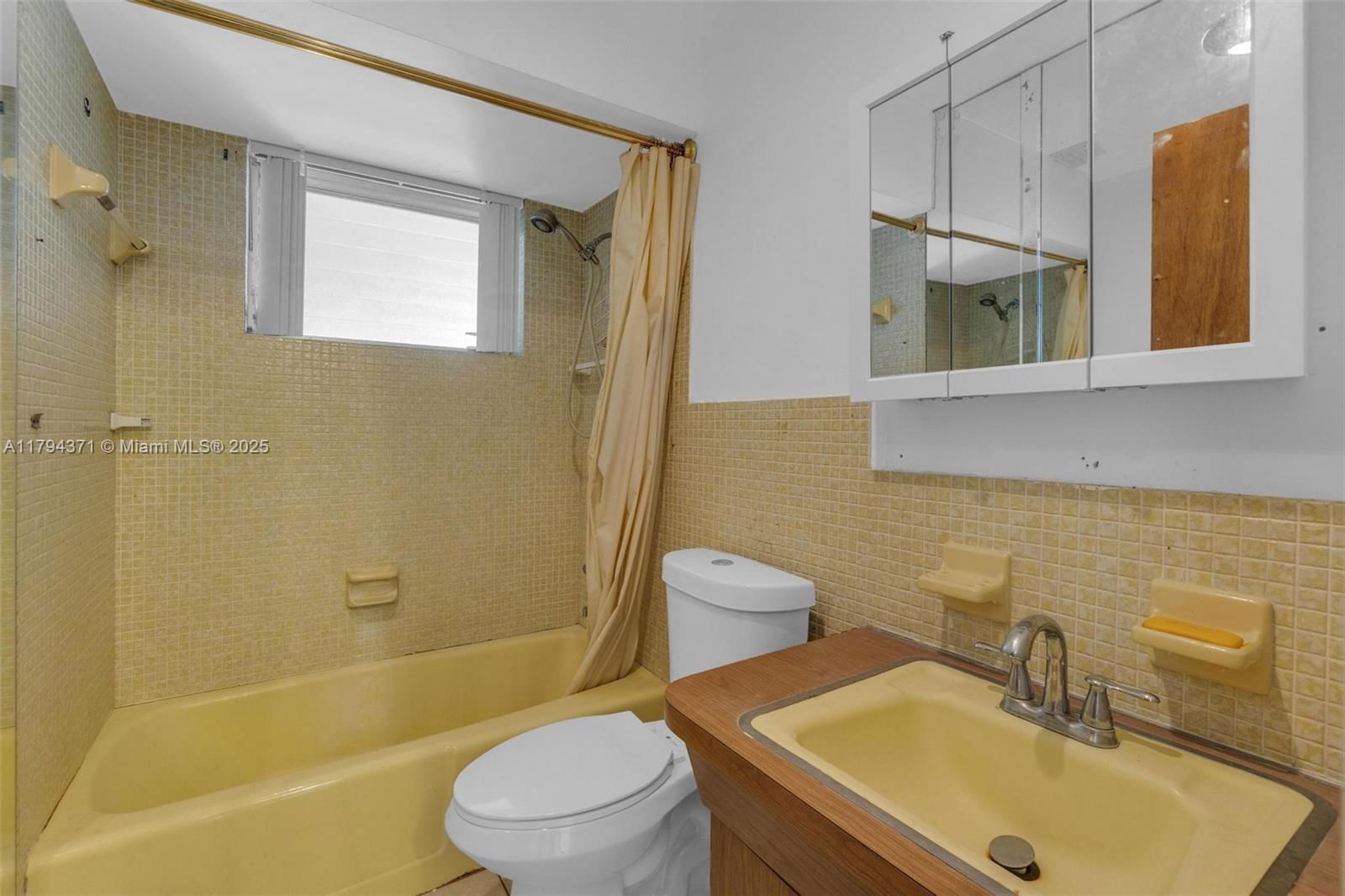 Real estate property located at 700 76th Ave, Broward, Boulevard Heights Sec 11, Pembroke Pines, FL