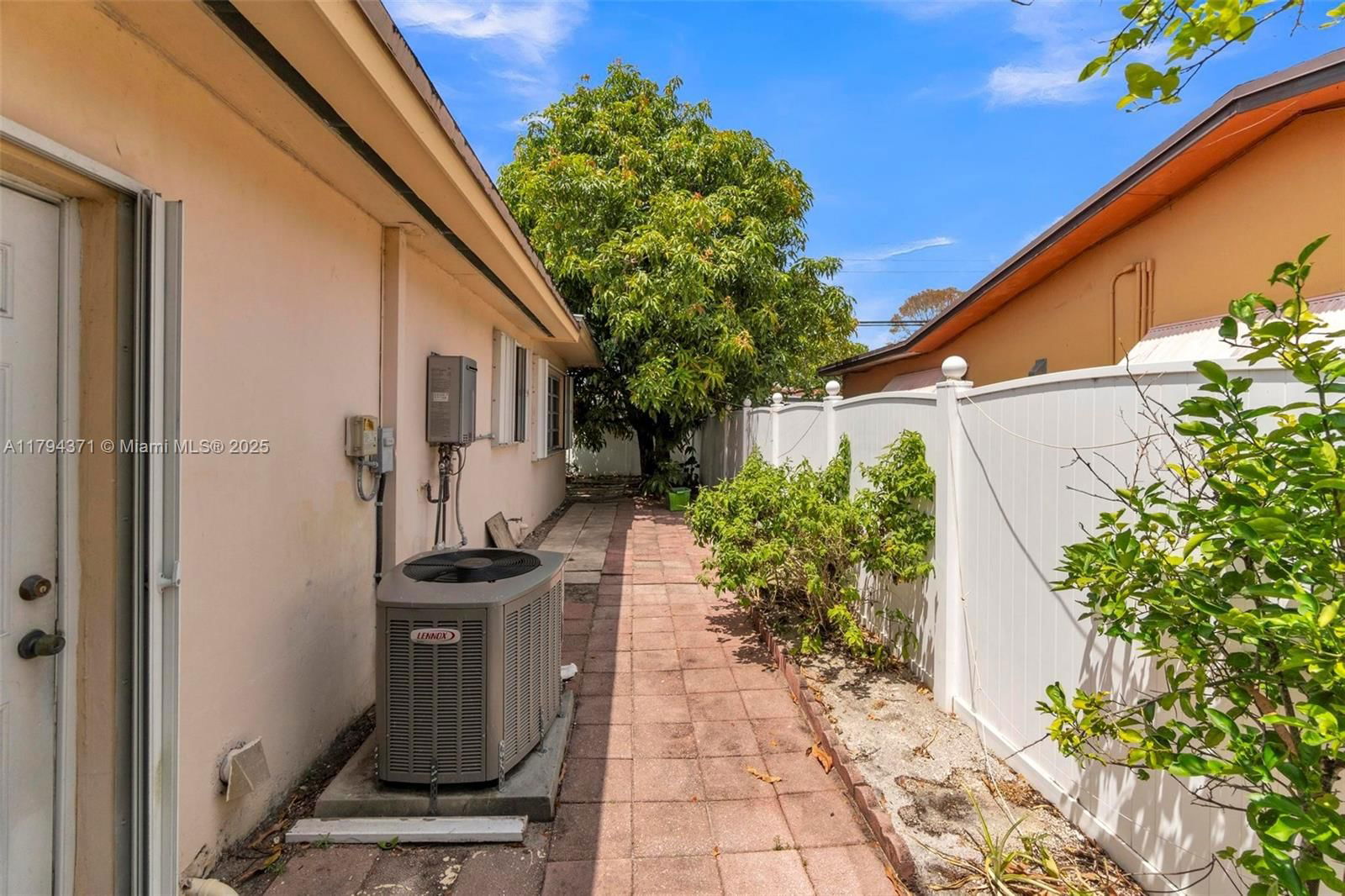 Real estate property located at 700 76th Ave, Broward, Boulevard Heights Sec 11, Pembroke Pines, FL
