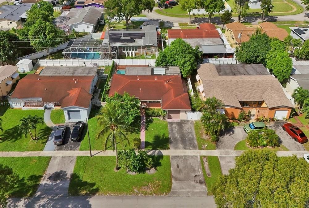 Real estate property located at 700 76th Ave, Broward, Boulevard Heights Sec 11, Pembroke Pines, FL