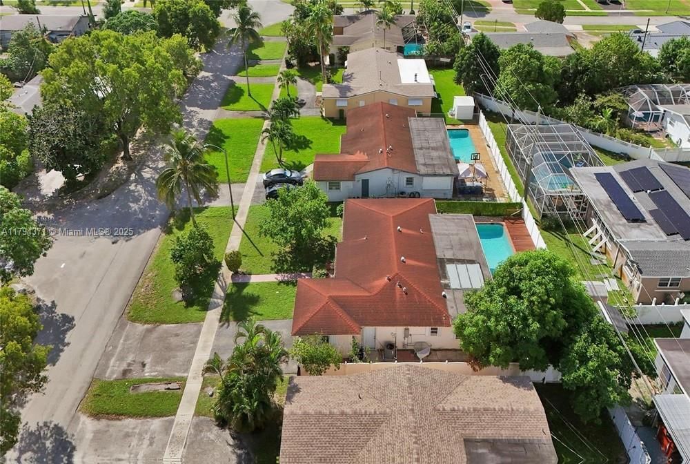 Real estate property located at 700 76th Ave, Broward, Boulevard Heights Sec 11, Pembroke Pines, FL
