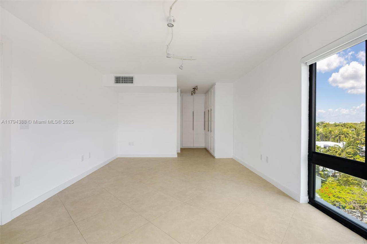 Real estate property located at 1600 Bayshore Ln #8D, Miami-dade, 1600 South Bayshore Lane, Coconut Grove, FL