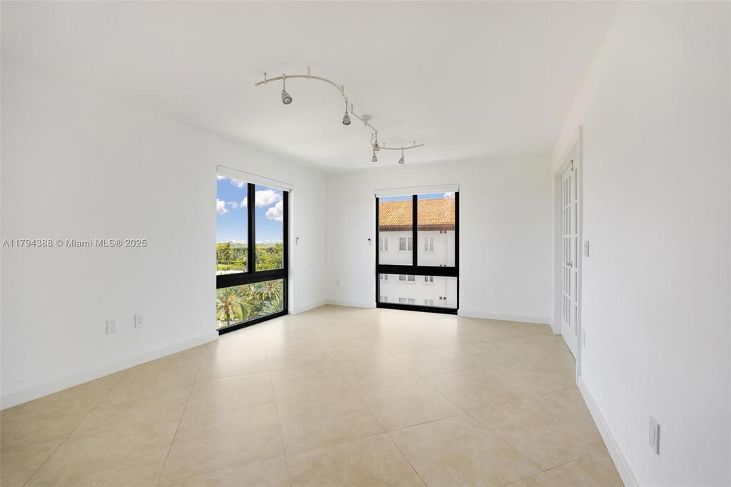 Real estate property located at 1600 Bayshore Ln #8D, Miami-dade, 1600 South Bayshore Lane, Coconut Grove, FL