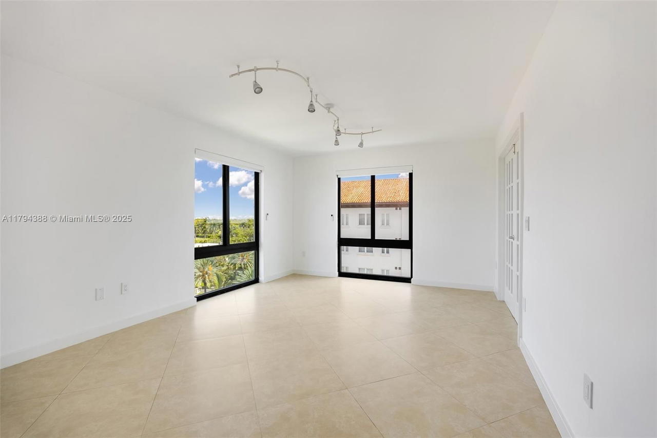 Real estate property located at 1600 Bayshore Ln #8D, Miami-dade, 1600 South Bayshore Lane, Coconut Grove, FL