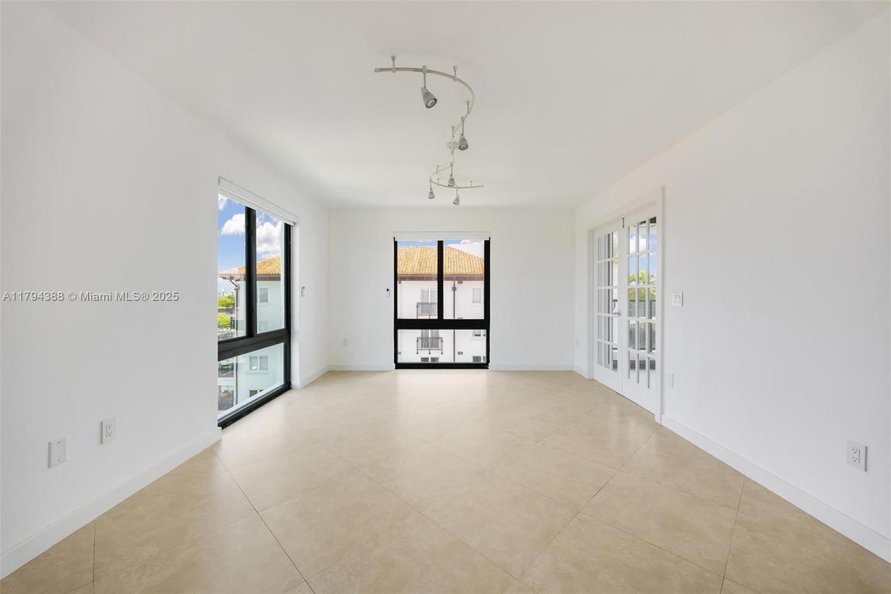 Real estate property located at 1600 Bayshore Ln #8D, Miami-dade, 1600 South Bayshore Lane, Coconut Grove, FL