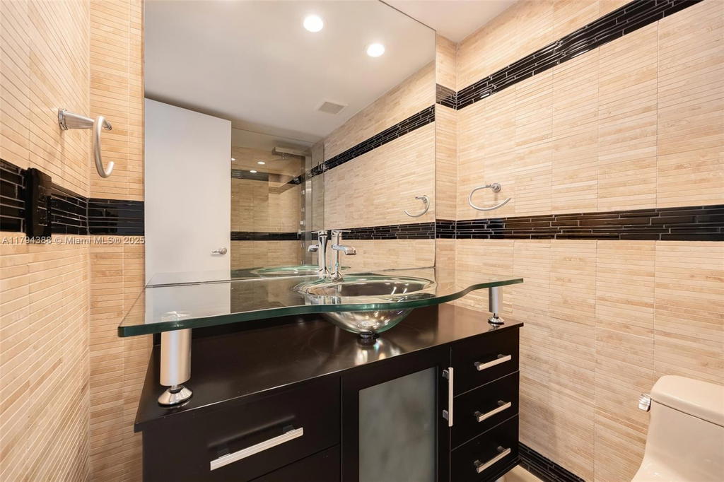 Real estate property located at 1600 Bayshore Ln #8D, Miami-dade, 1600 South Bayshore Lane, Coconut Grove, FL