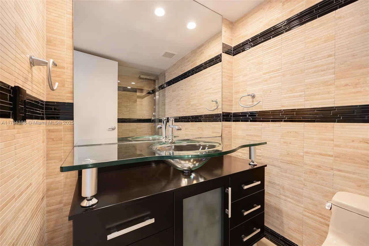 Real estate property located at 1600 Bayshore Ln #8D, Miami-dade, 1600 South Bayshore Lane, Coconut Grove, FL