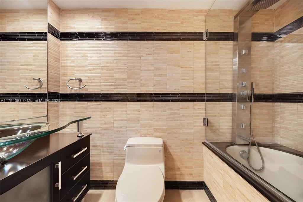 Real estate property located at 1600 Bayshore Ln #8D, Miami-dade, 1600 South Bayshore Lane, Coconut Grove, FL