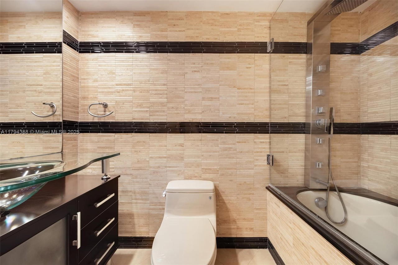 Real estate property located at 1600 Bayshore Ln #8D, Miami-dade, 1600 South Bayshore Lane, Coconut Grove, FL