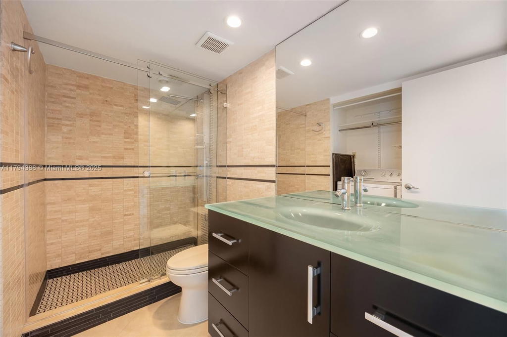 Real estate property located at 1600 Bayshore Ln #8D, Miami-dade, 1600 South Bayshore Lane, Coconut Grove, FL