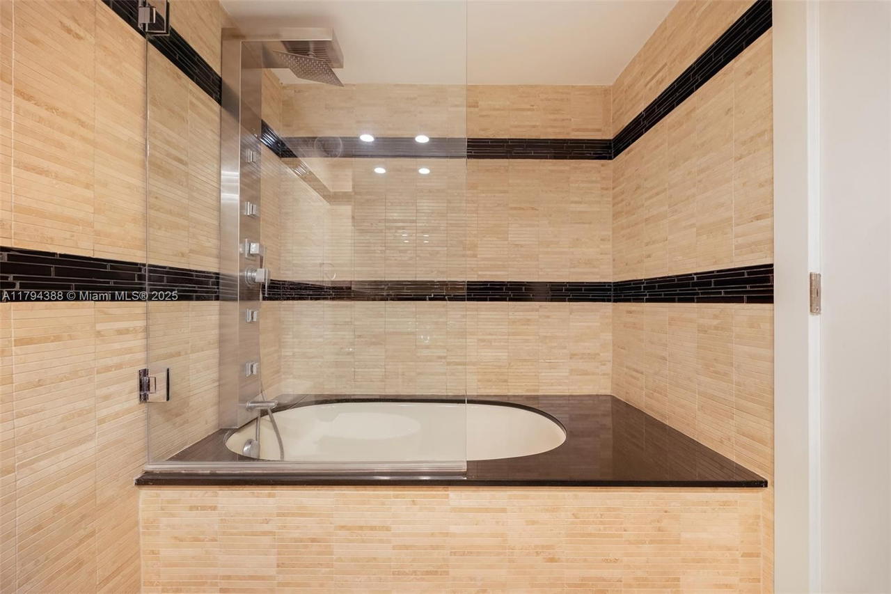 Real estate property located at 1600 Bayshore Ln #8D, Miami-dade, 1600 South Bayshore Lane, Coconut Grove, FL