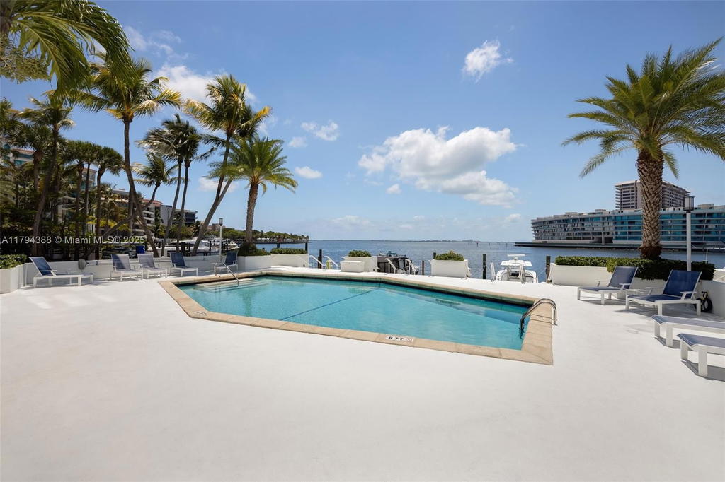 Real estate property located at 1600 Bayshore Ln #8D, Miami-dade, 1600 South Bayshore Lane, Coconut Grove, FL