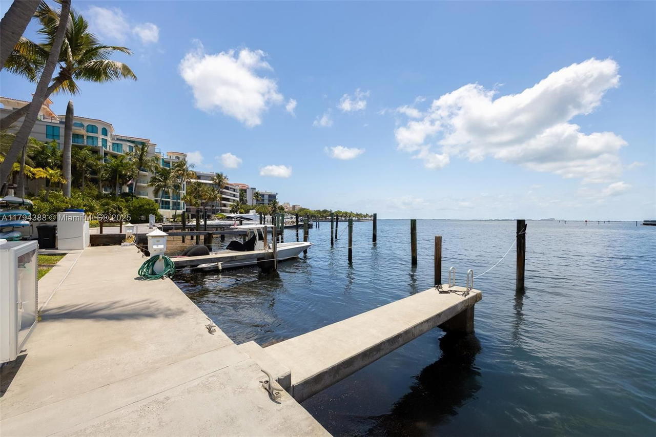 Real estate property located at 1600 Bayshore Ln #8D, Miami-dade, 1600 South Bayshore Lane, Coconut Grove, FL